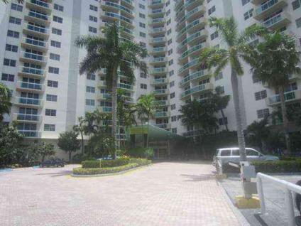 $129,900
Hollywood One BR One BA, GREAT UNIT IN BUILDING RIGHT ON THE BEACH