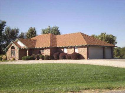 $289,900
Gorgeous ranch style home with open floor plan