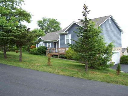 $319,000
Banner Elk 3BR 2.5BA, Southern exposure, level .46 yard with