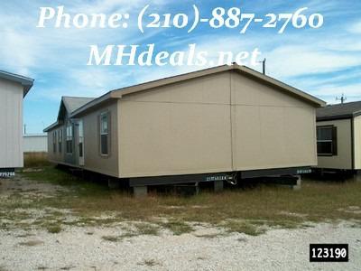 $44,900
Doublewide home with duel Living area and separate dinning area
