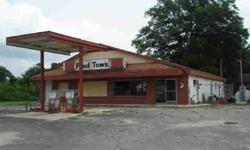 Nice country store located just outside of Dunn, in Sampson County. Better known as Fred Tew's Grocery & Gas, this property features 3,276 sq. ft., and is situated on 2.31 acres. Great investment opportunity. Sold "As Is". Must See!!
Listing originally