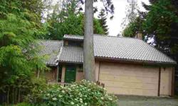 Terrific tri-level 3 bedroom in a very desirable Redmond neighborhood, in a quiet Cul-de-sac. Huge formal living room with vaulted ceiling, formal dining room,and a large family room with fireplace. The kitchen is open to the family room with a breakfast